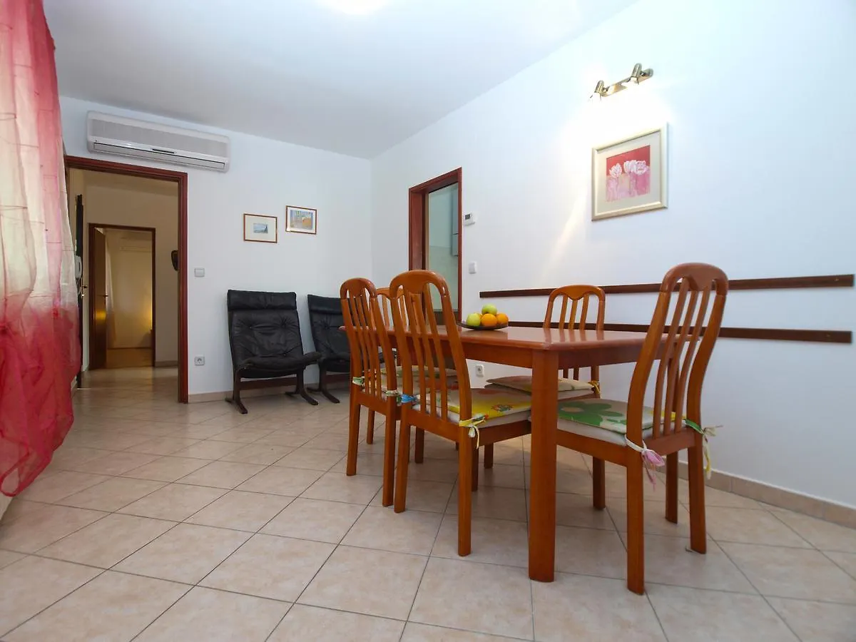 Apartment Alma 1600 Pula 0*,