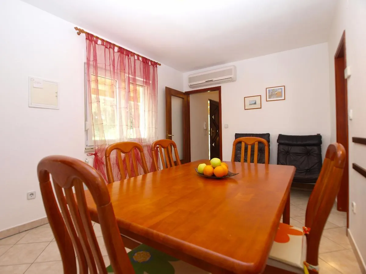 Apartment Alma 1600 Pula Croatia