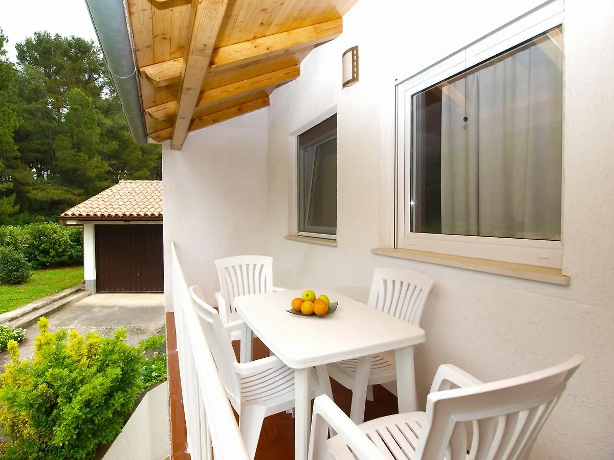 Apartment Alma 1600 Pula